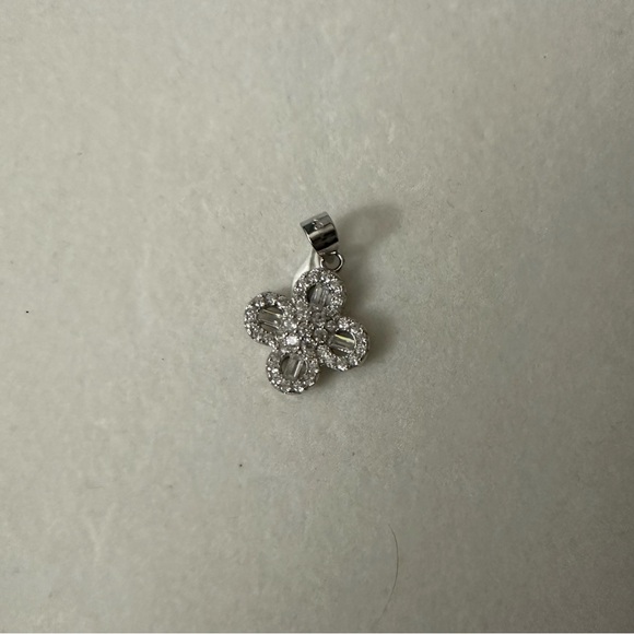 925 Sterling Silver flower Pendant - Picture 8 of 9